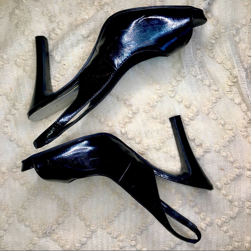 Size 11 Fioni peep-toe, sling-back, patent black😊